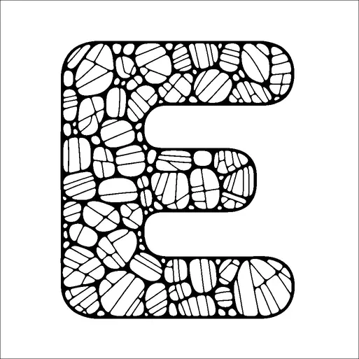 Una letra "E" estilizada está compuesta de varias formas abstractas de guijarros, que recuerdan un mosaico o un patrón de adoquines. Los guijarros varían en tamaño y forma, creando una apariencia texturizada y orgánica. La letra se destaca claramente contra un fondo liso. Este diseño artístico combina la tipografía con elementos inspirados en la naturaleza.