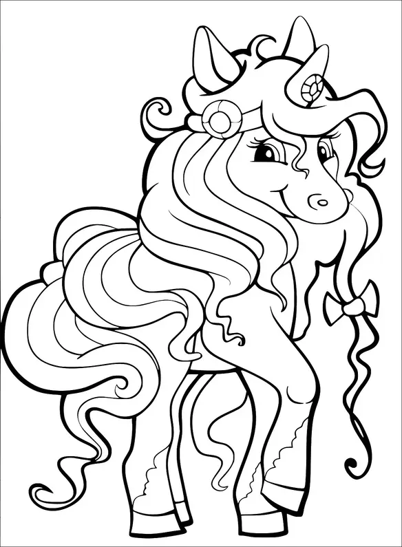 Un unicornio con melena y cola fluyentes, adornado con accesorios florales y un corazón en su frente, se mantiene con confianza. El unicornio está sonriendo y exuda una energía juguetona y mágica. Sus pezuñas tienen patrones decorativos, y hay un lazo en su pata. Su cuerno está prominentemente espiralado, simbolizando su naturaleza mítica.