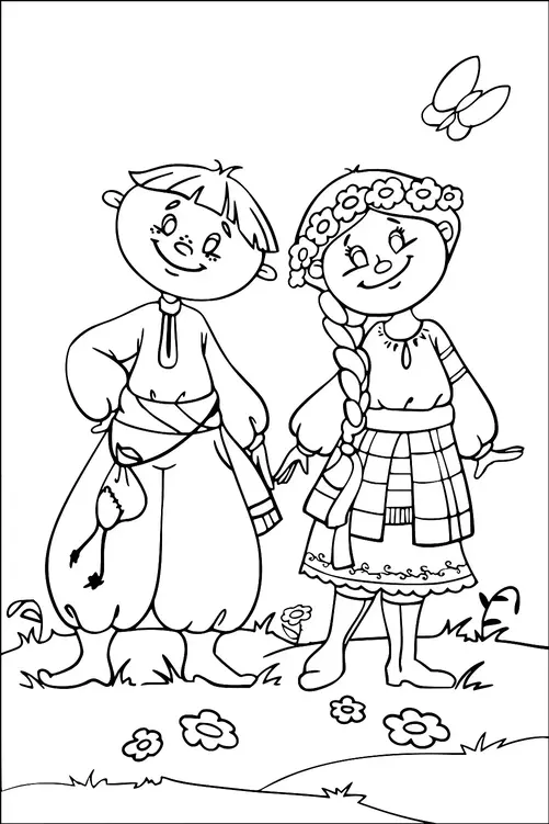 男の子と女の子が伝統的な民族衣装を着て、花が咲く草地に立っています。女の子は花冠と三つ編みの髪型、男の子はシンプルな髪型で袋を持っています。蝶が彼らの上を飛んでいます。その場面は平和で、田舎の風景を描いています。